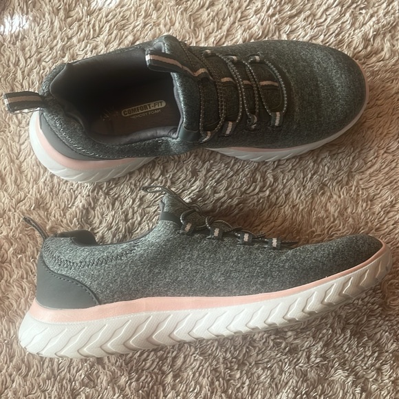 🔥4/$20 ATHLETIC WORKS Womens Bungee Slip On Sneaker - size 6 - Picture 2 of 13